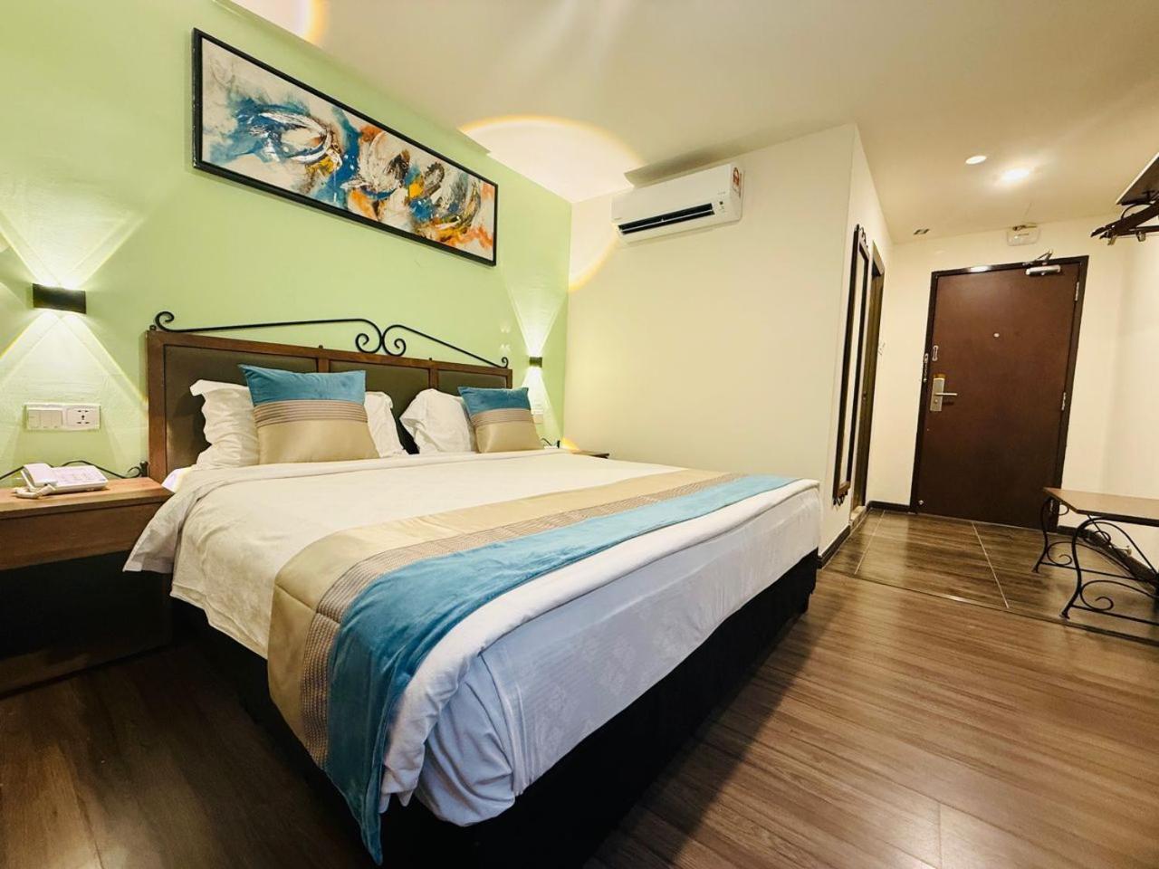 K Garden Hotel 2*